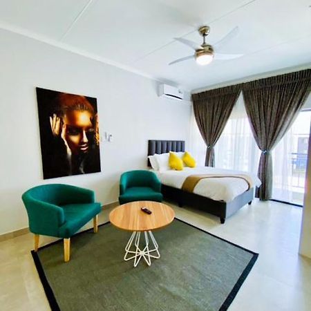 303 Luxury Suite Gaborone Buitenkant foto