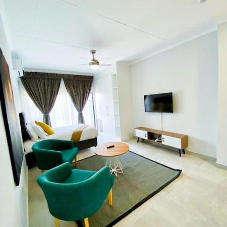 303 Luxury Suite Gaborone Buitenkant foto